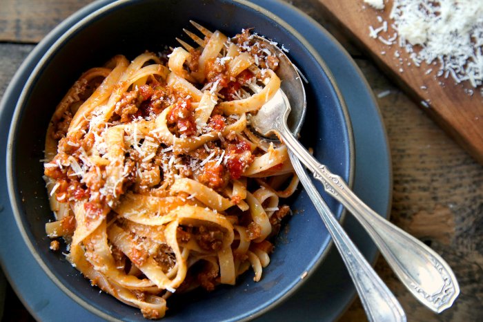 Bolognese sauce recipe red wine